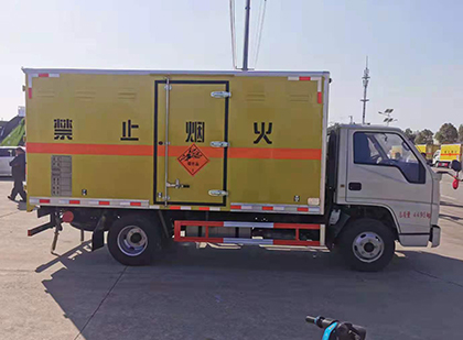 淄博爆破器材运输车工人安全操作规范与智能技术保障